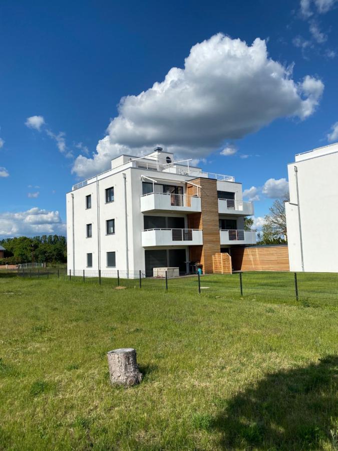 Modernes Apartment Am Hafen Mit Seeblick โกรสเรสเชน ภายนอก รูปภาพ