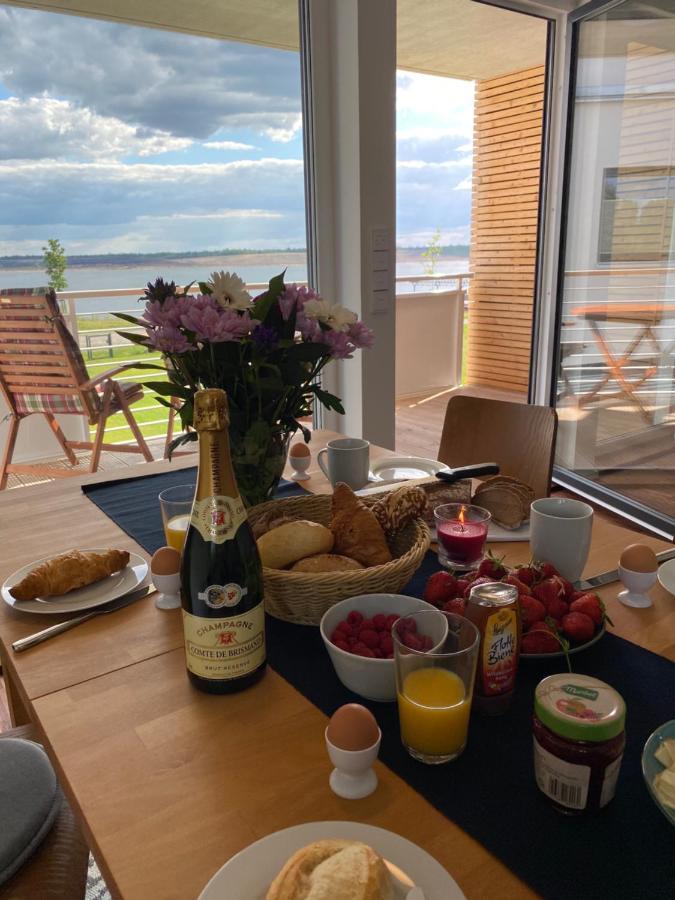 Modernes Apartment Am Hafen Mit Seeblick โกรสเรสเชน ภายนอก รูปภาพ