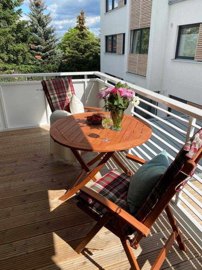 Modernes Apartment Am Hafen Mit Seeblick โกรสเรสเชน ภายนอก รูปภาพ